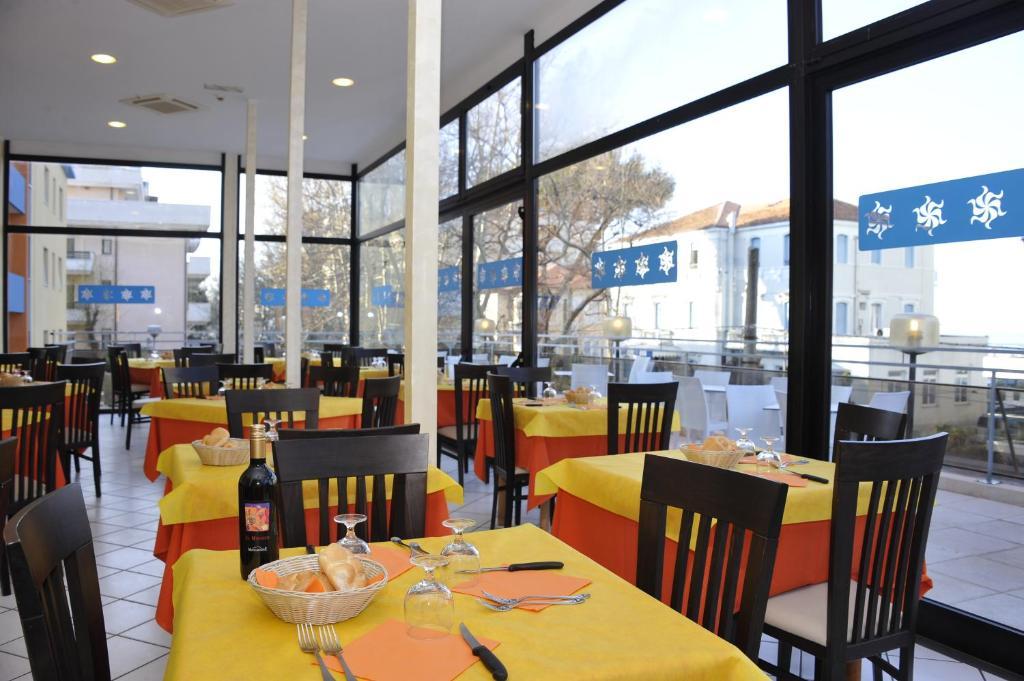 Hotel Fantasy Rimini Dış mekan fotoğraf